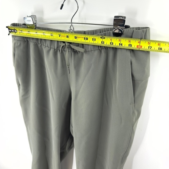 NEW Lululemon Womens On The Fly Crop Pants Size 12 Grey Sage Pockets Casual - Picture 12 of 15